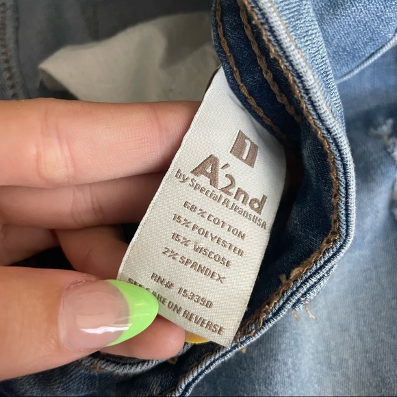 Ripped Skinny Jeans - Picture 3 of 4